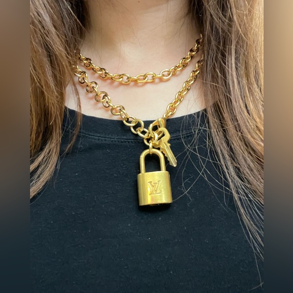 Authentic Louis Vuitton Lock with Unbranded 24k Gold Plating Necklace 303 - Picture 3 of 12
